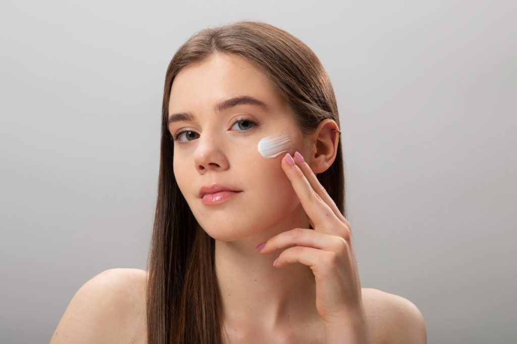 Cara Menggunakan Sunscreen Sebelum Makeup