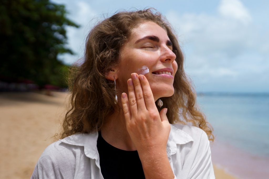 Cara Menggunakan Sunscreen Sebelum Makeup