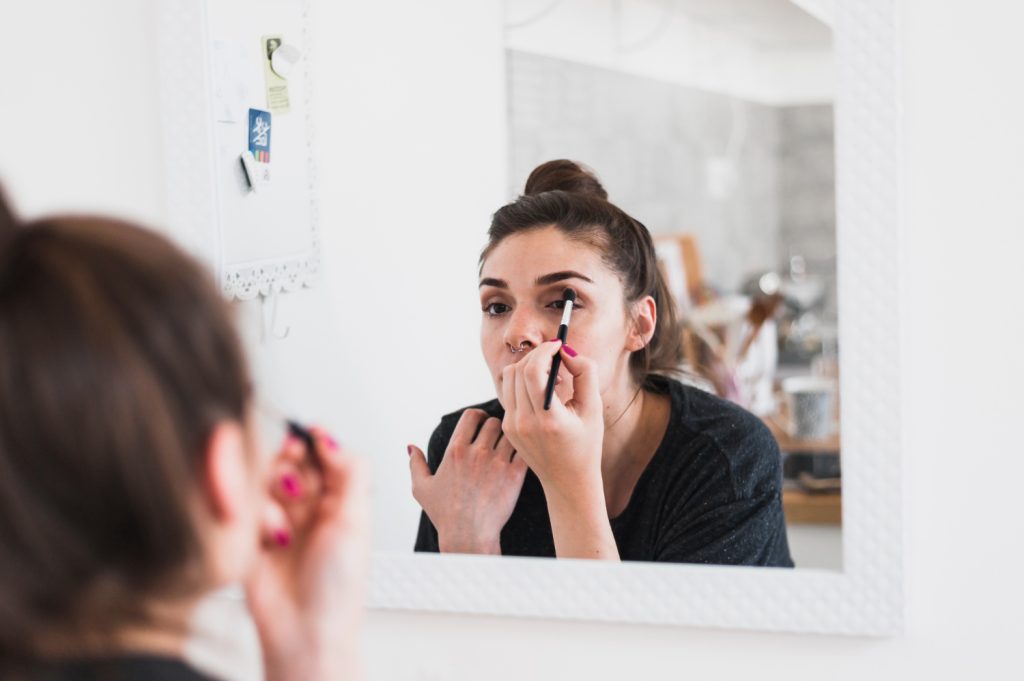 Makeup Sebabkan Jerawat