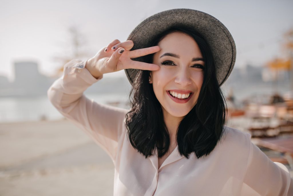 Mau Foto Liburan Estetik? Ini Dia 2 Rahasia Kulit Glowing Sebelum Traveling!